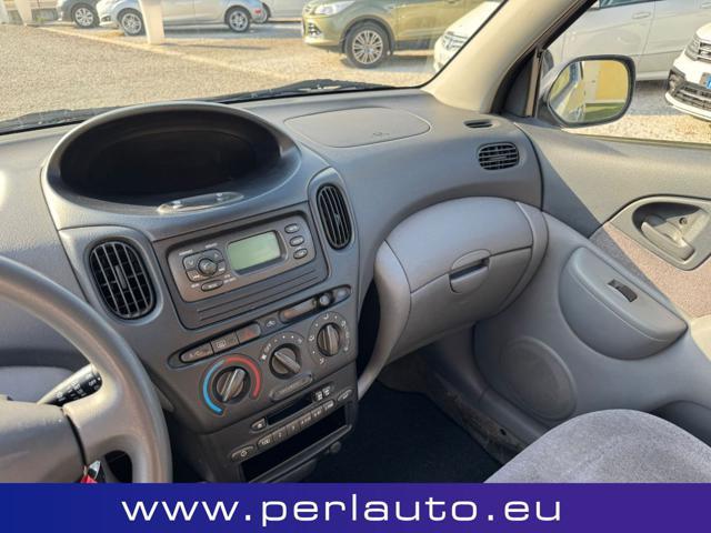 TOYOTA Yaris Verso 1.3i 16V cat Sol