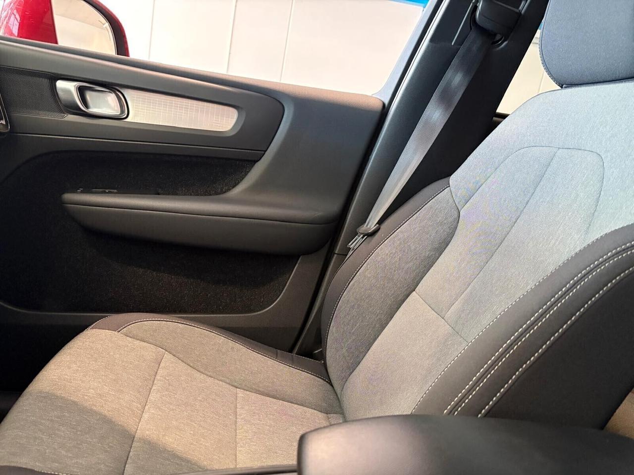 Volvo XC40 MOMENTUM PRO D3 Geartronic UNICO PR.