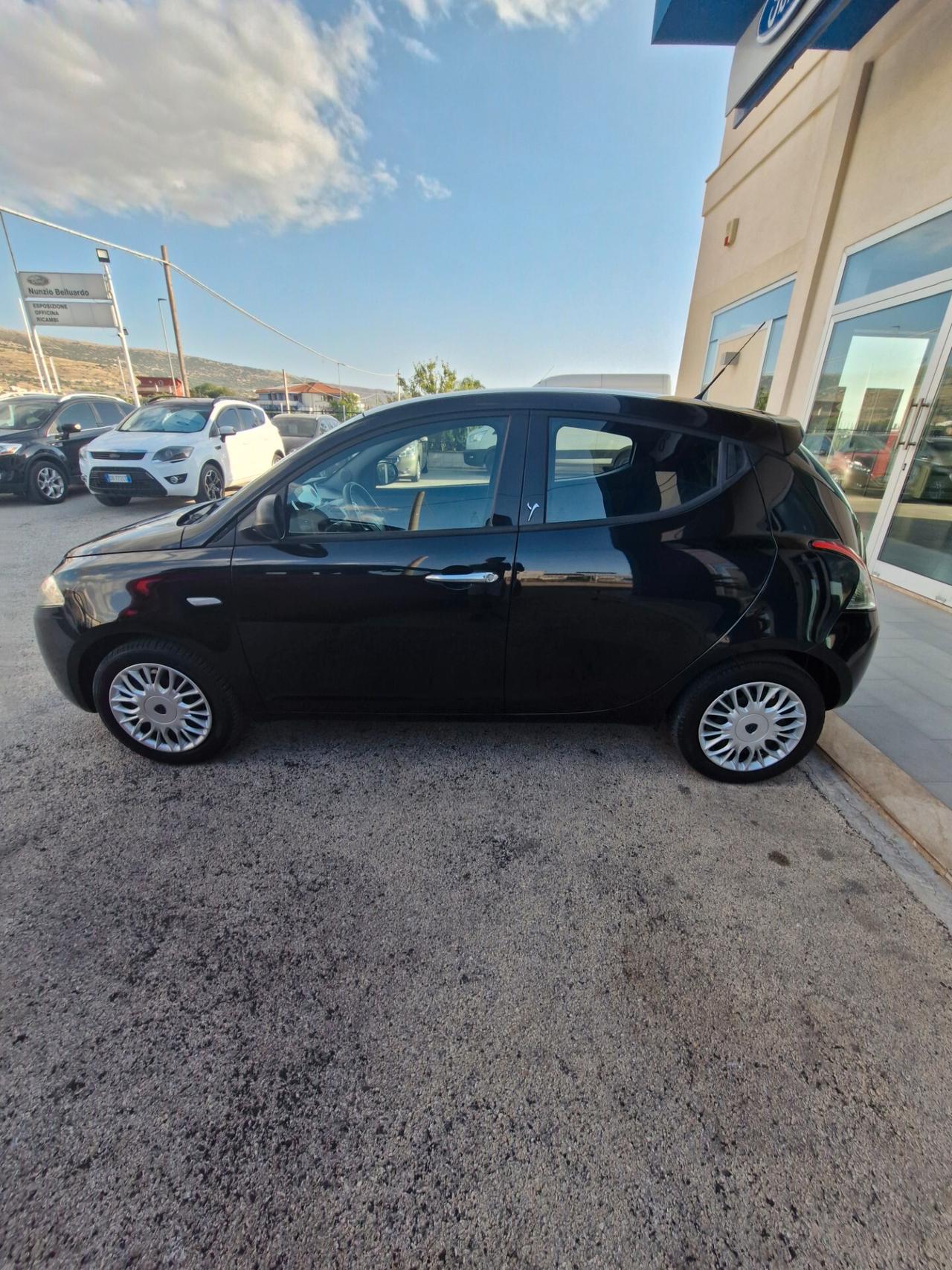 Lancia Ypsilon 1.2 69 CV 5 porte Silver