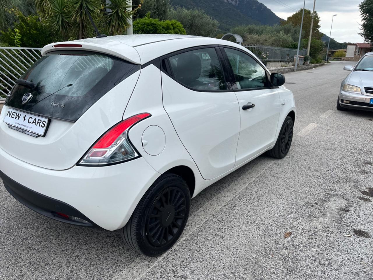 Lancia Ypsilon 1.0 FireFly 5 porte S&S Hybrid Ecochic Gold