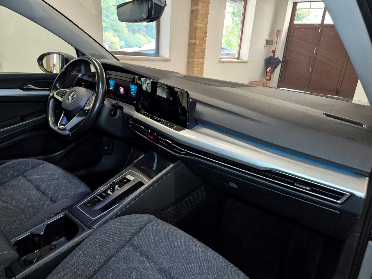 Volkswagen Golf 1.0 eTSI EVO DSG Life ** ibrida