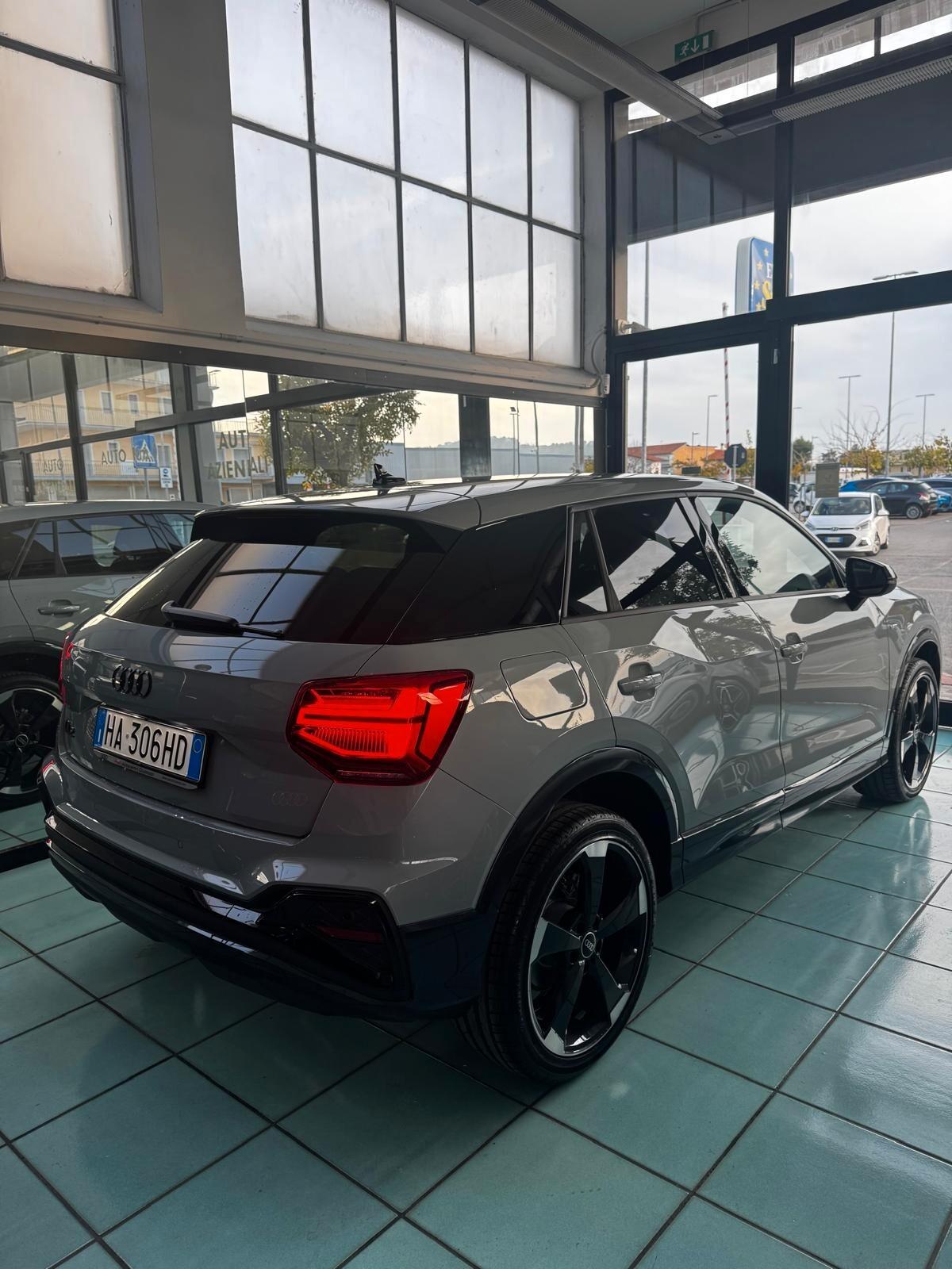 Audi Q2 35 TDI S tronic Identity Black