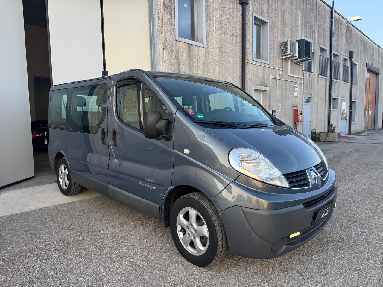 Renault Trafic 2.0 dci 9 posti