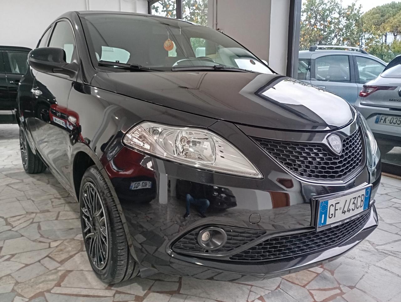 Lancia Ypsilon 5P 1.0 FireFly Hybrid Ecochic Gold