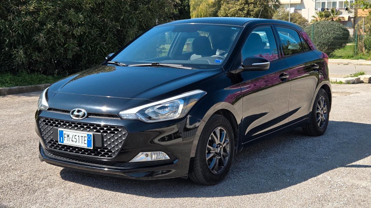 Hyundai i20 1.2 5 porte Blackline GPL