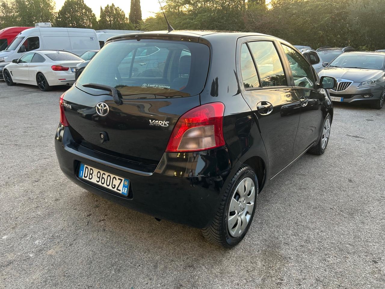 Toyota Yaris 1.0 5 porte Sol