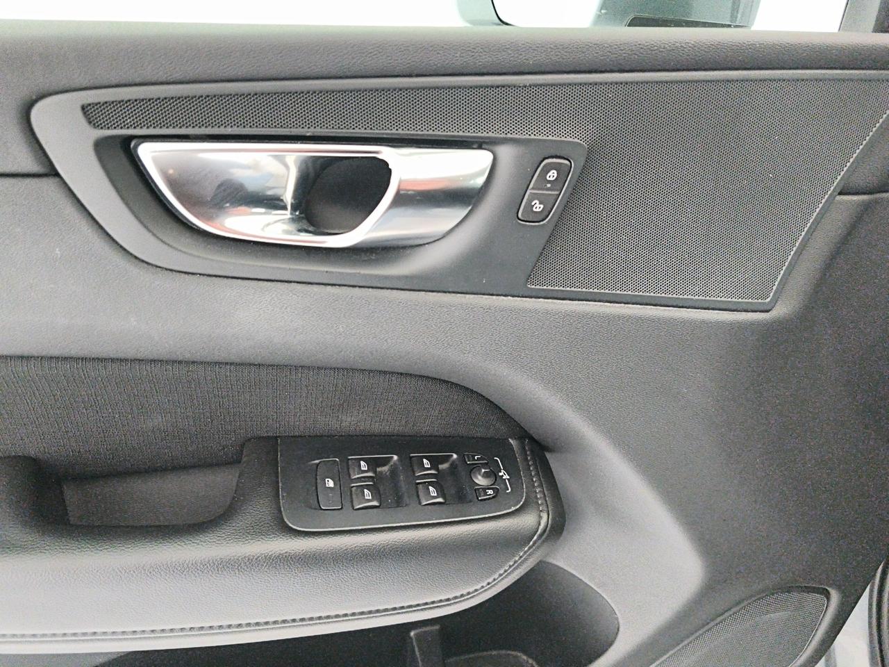 Volvo XC60 2.0 b4 Momentum Pro awd