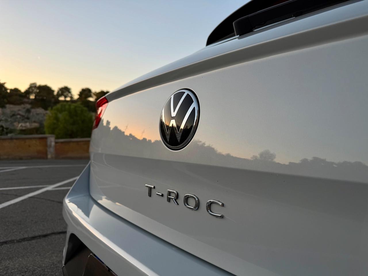 Volkswagen T-Roc/1.0 TSI 110 CV/CAR PLAY/CERCHI 17"/NEOPATENTATI