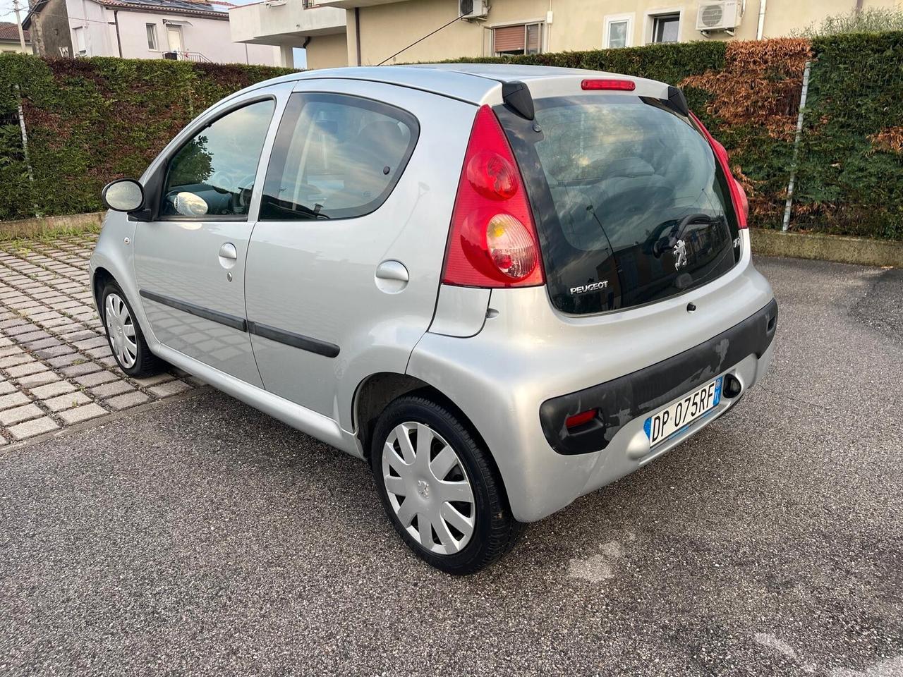 Peugeot 107 5p 1.0 12v Sweet Years AUTOMATICA