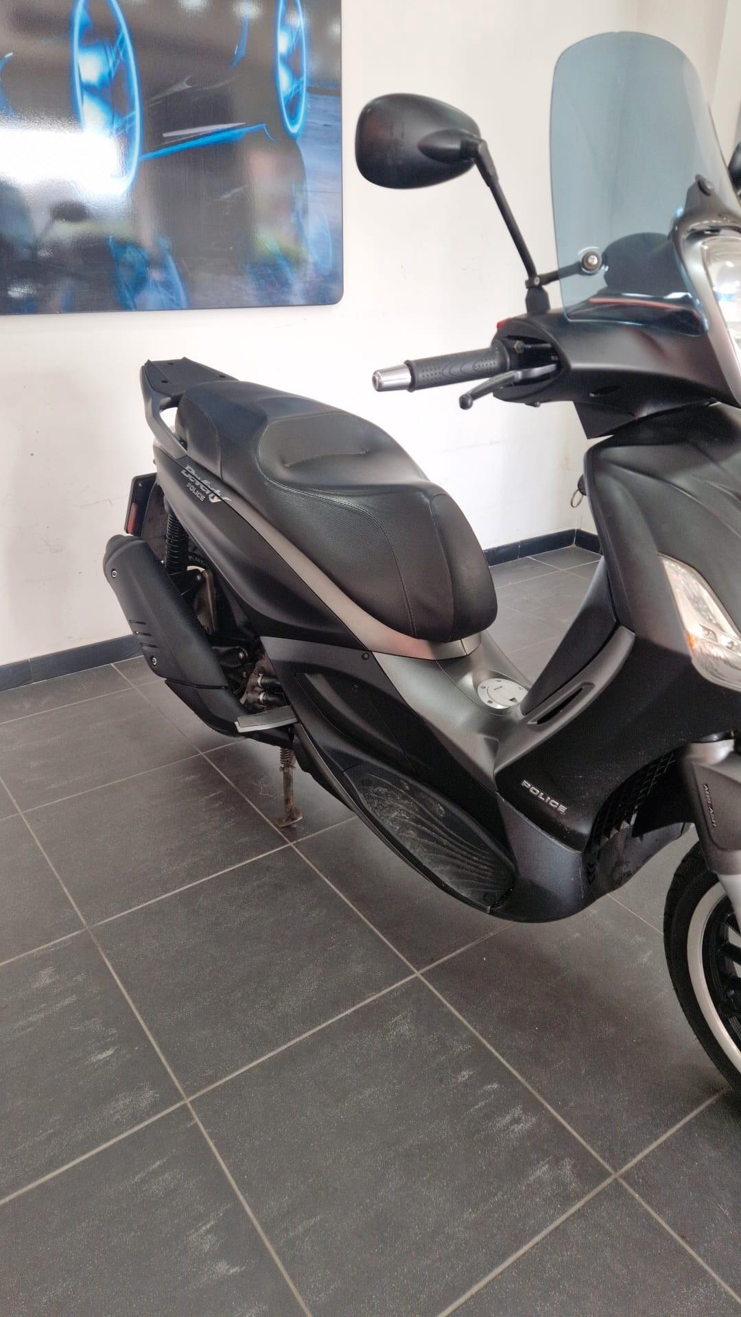 Piaggio Beverly 300 police