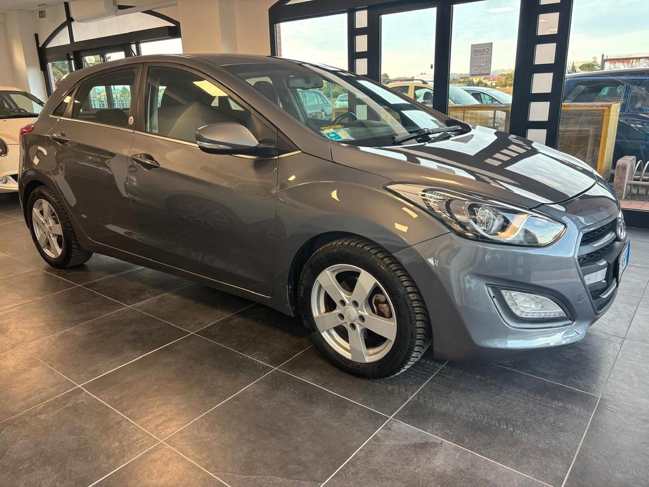 HYUNDAI I30 ANNO 2015 ds 1.6 ADATTA NEOPATENTATI KM 154 mila