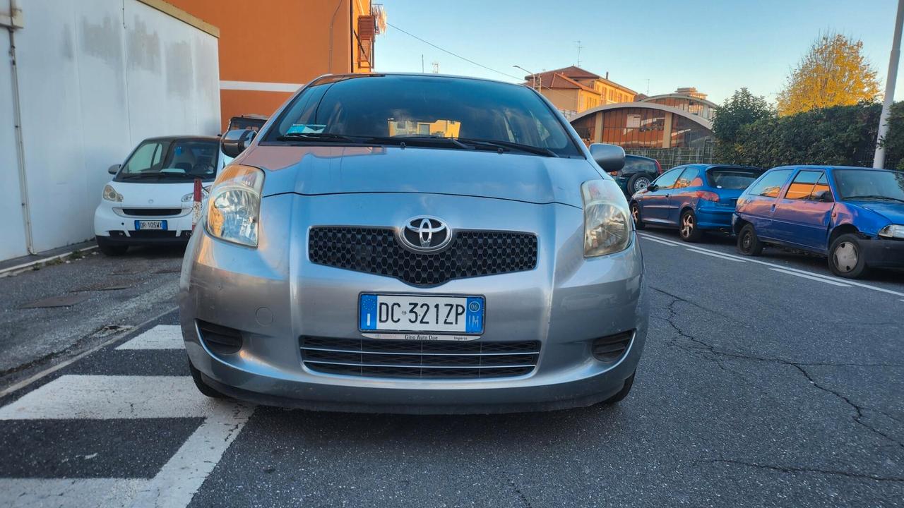 Toyota Yaris 1.0 5 porte Sol