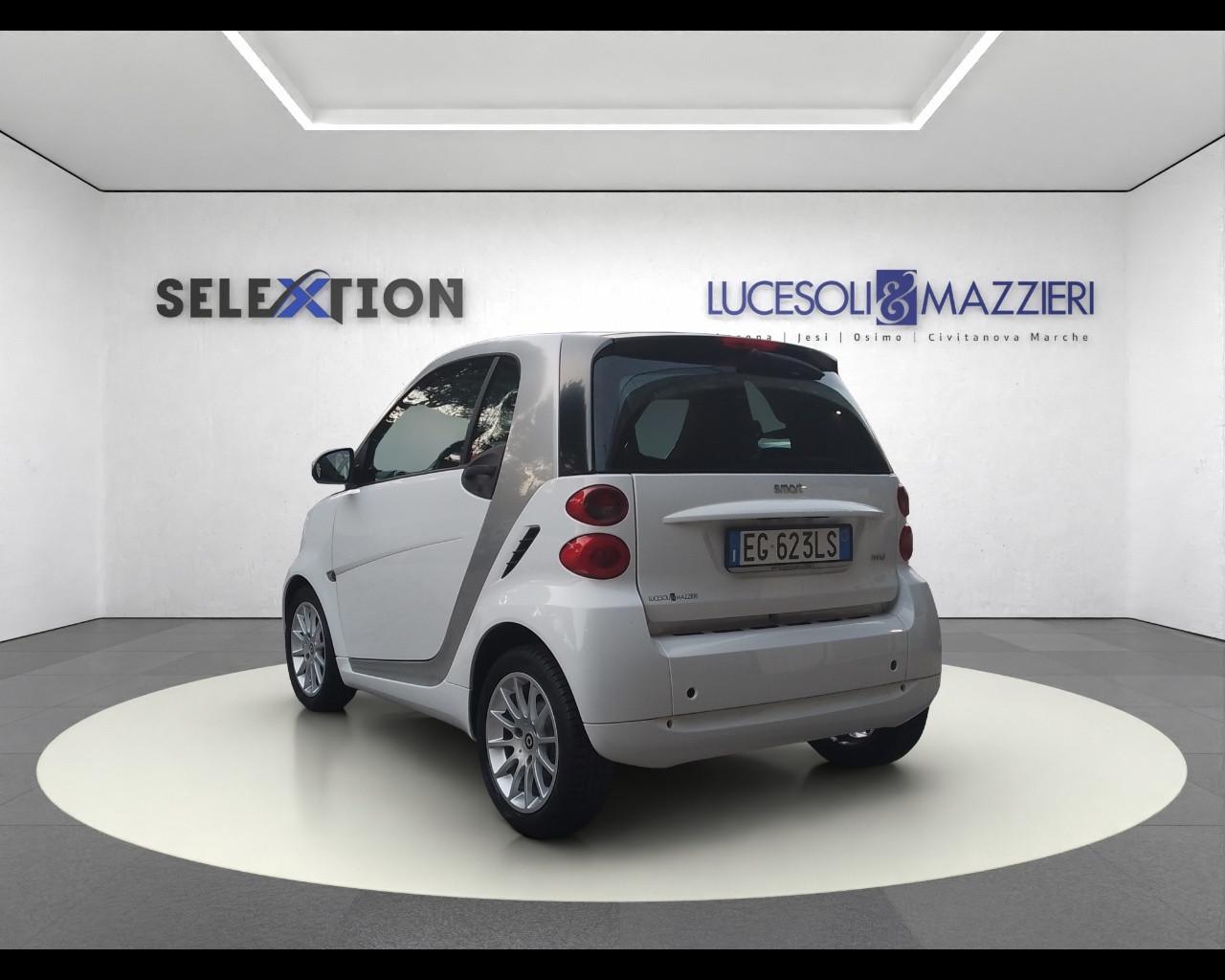 SMART fortwo 2ª serie - fortwo 1000 52 kW MHD coupé passion