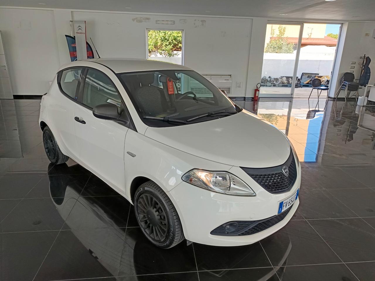 Lancia Ypsilon 1.2 69 CV 5 porte km 29.000 !!