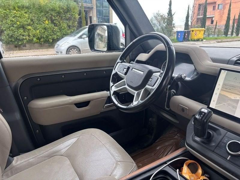 Land Rover Defender 3.0 D6 200 110 SE AWD auto.