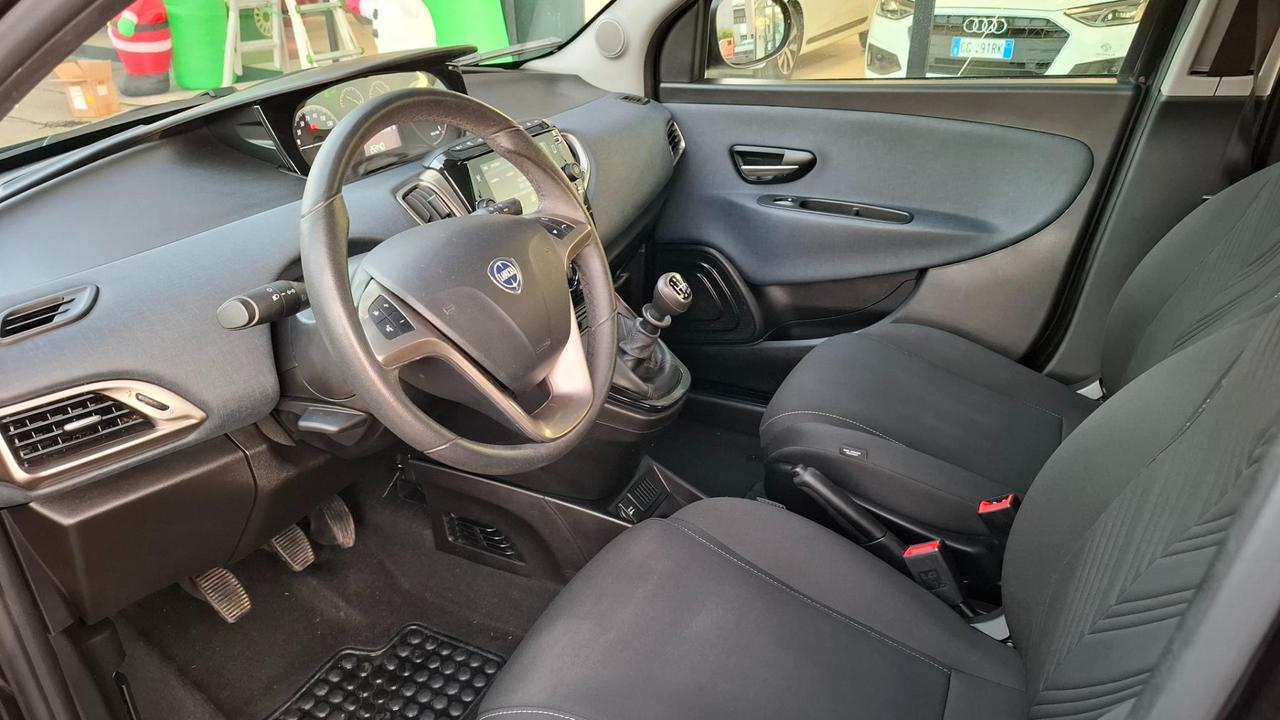 Lancia Ypsilon 5 Porte Ypsilon 1.0 firefly hybrid Gold s&s 70cv