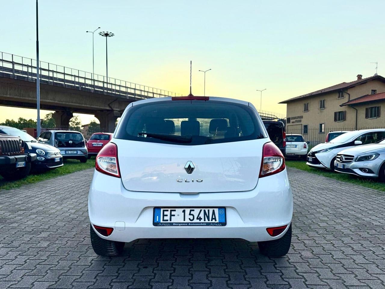 Renault Clio 1.6 16V 3 porte AUTOMATICA OK NEOPATENTATI