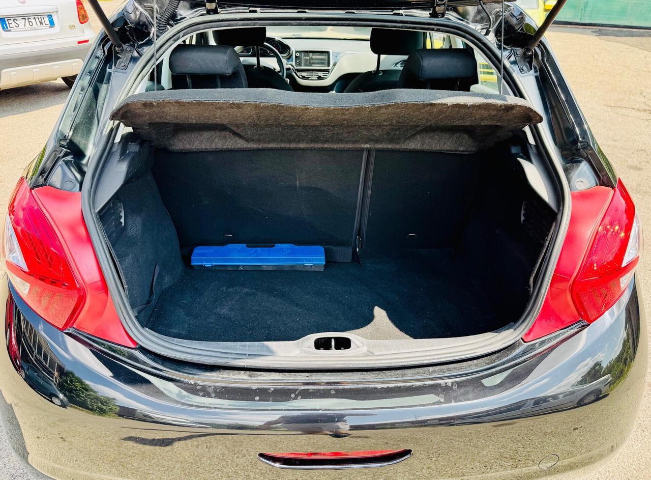 Peugeot 208 1.2 VTi 82 CV 5 porte Allure ok Neopatentati
