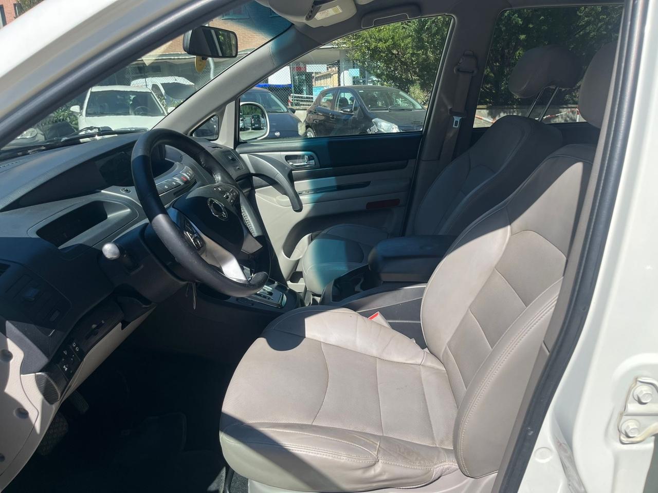 Ssangyong Rodius 2.2 Diesel - 4x4 - 7 Posti