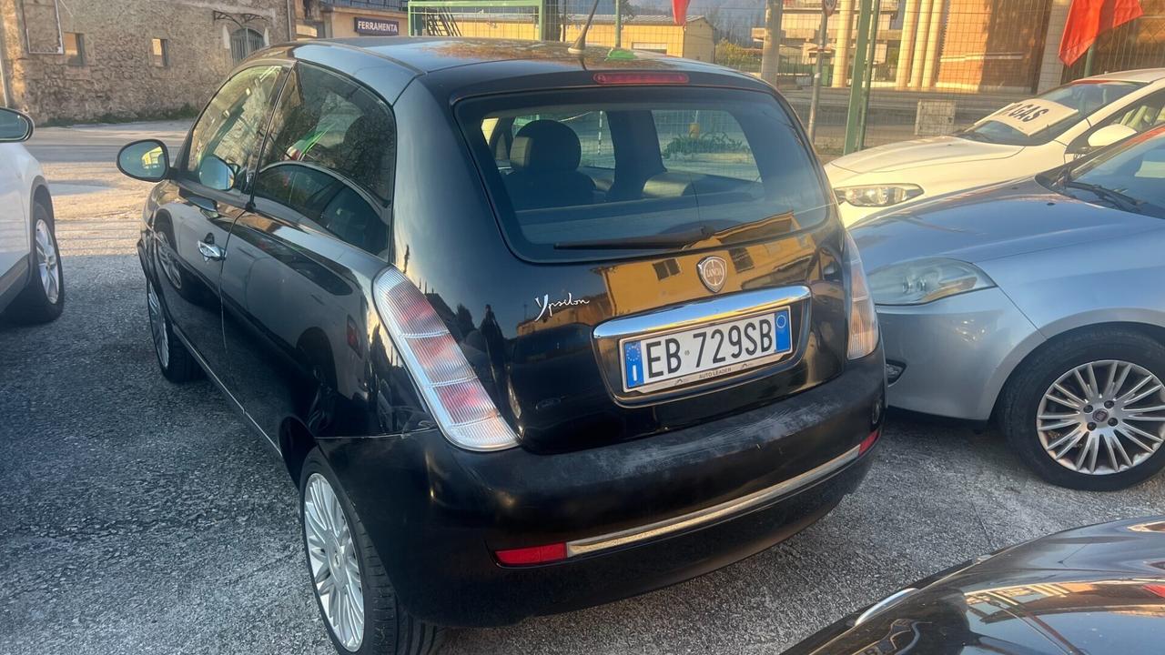Lancia Ypsilon 1.3 MJT 75 CV Platino* ok neopatent