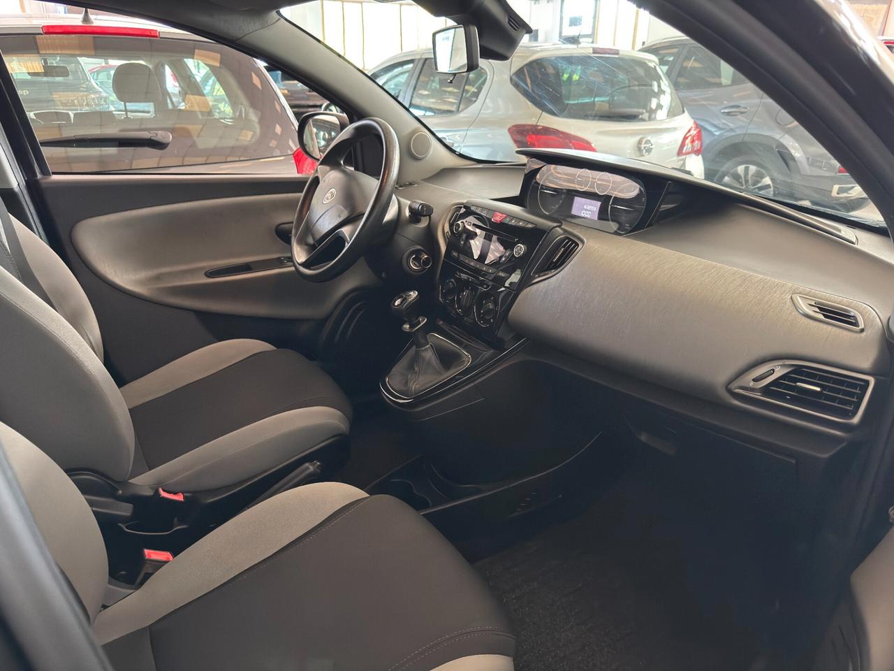 Lancia Ypsilon 0.9 TwinAir 85 CV 5 porte Metano Ecochic Gold - NEOPATENTATI