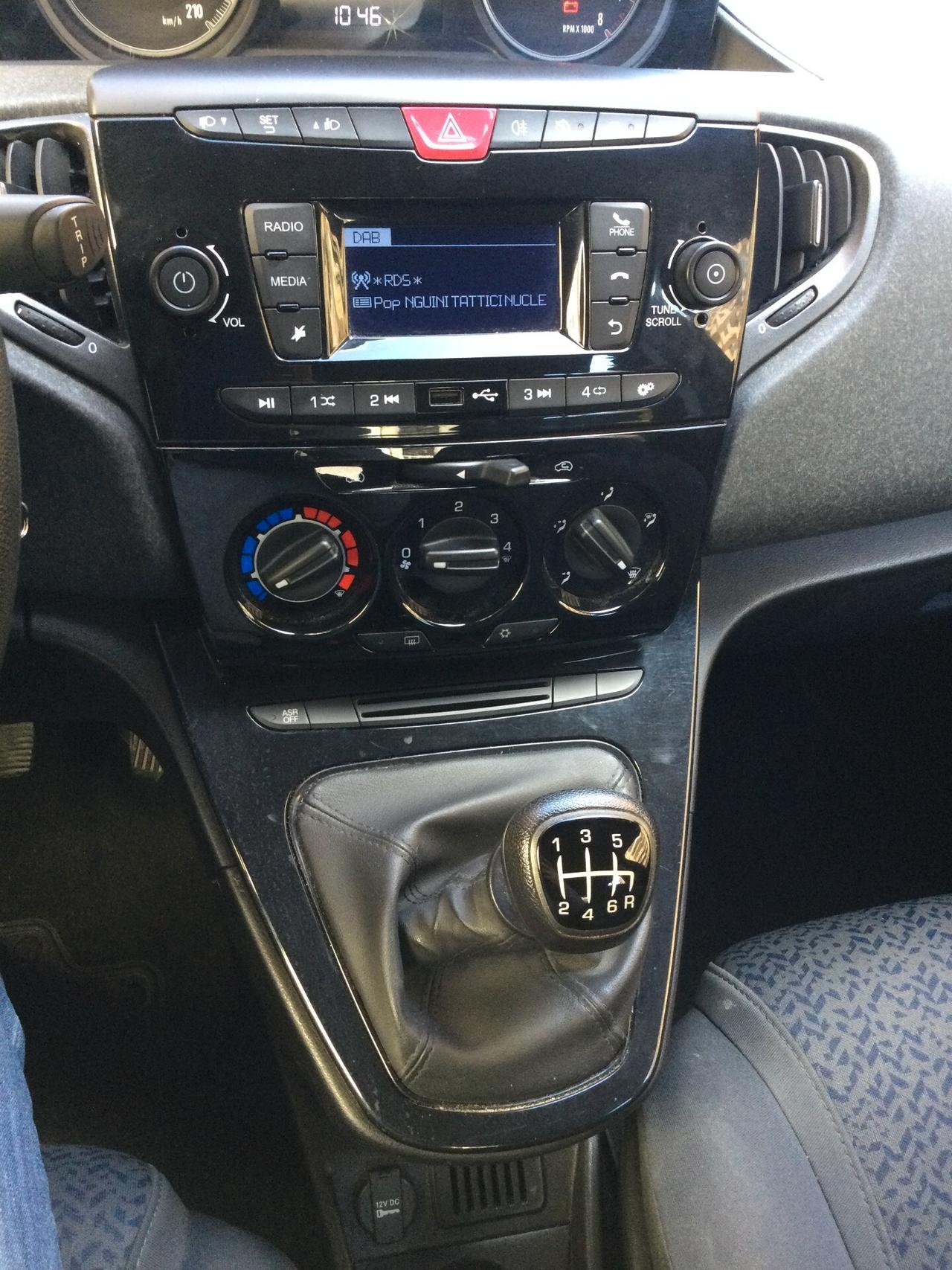 Lancia Ypsilon 1.0 FireFly 5 porte S&S Hybrid Ecochic Silver