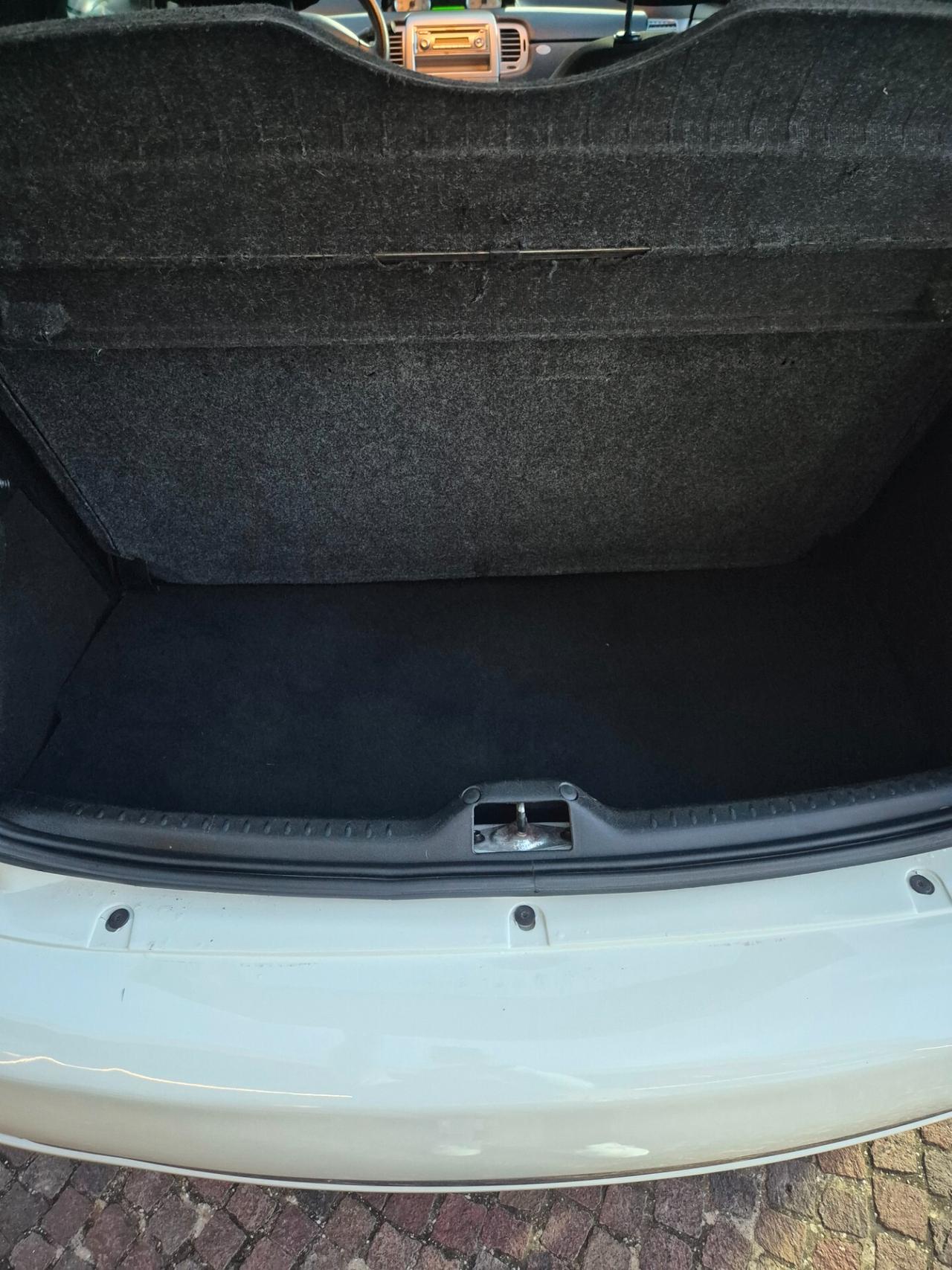 Lancia Ypsilon 1.3 MJT 75 CV DIVA