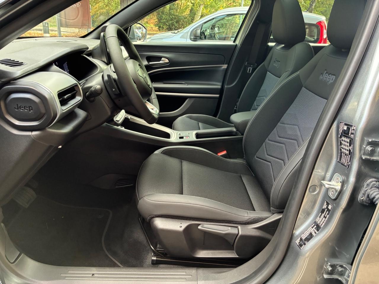 Jeep Avenger Hybrid Summit tetto apribile e navi