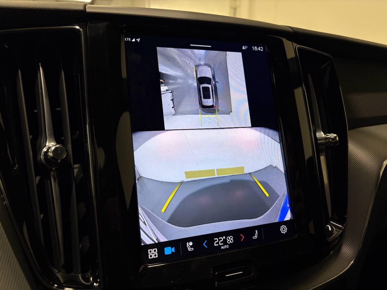 VOLVO XC60 B5 AWD PLUS DARK AUTO