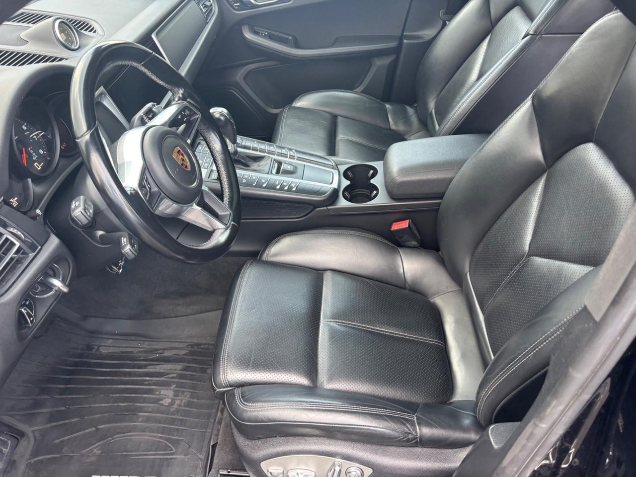Porsche Macan 2.0-2021