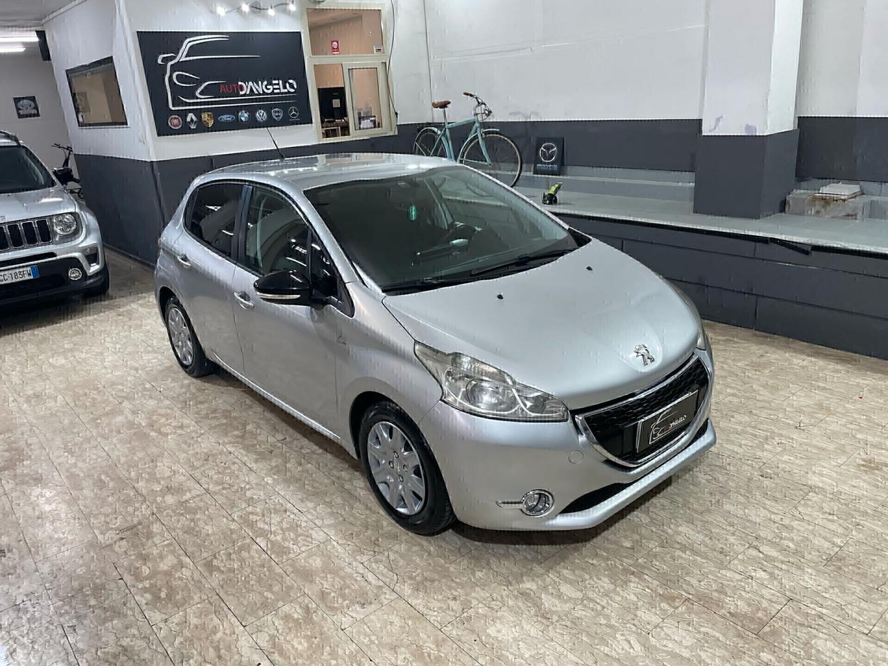 Peugeot 208 1.4 HDi 68 CV 5 porte Allure