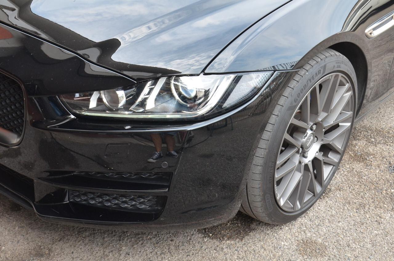 Jaguar XE 2.0 D 180 CV AWD aut. Pure