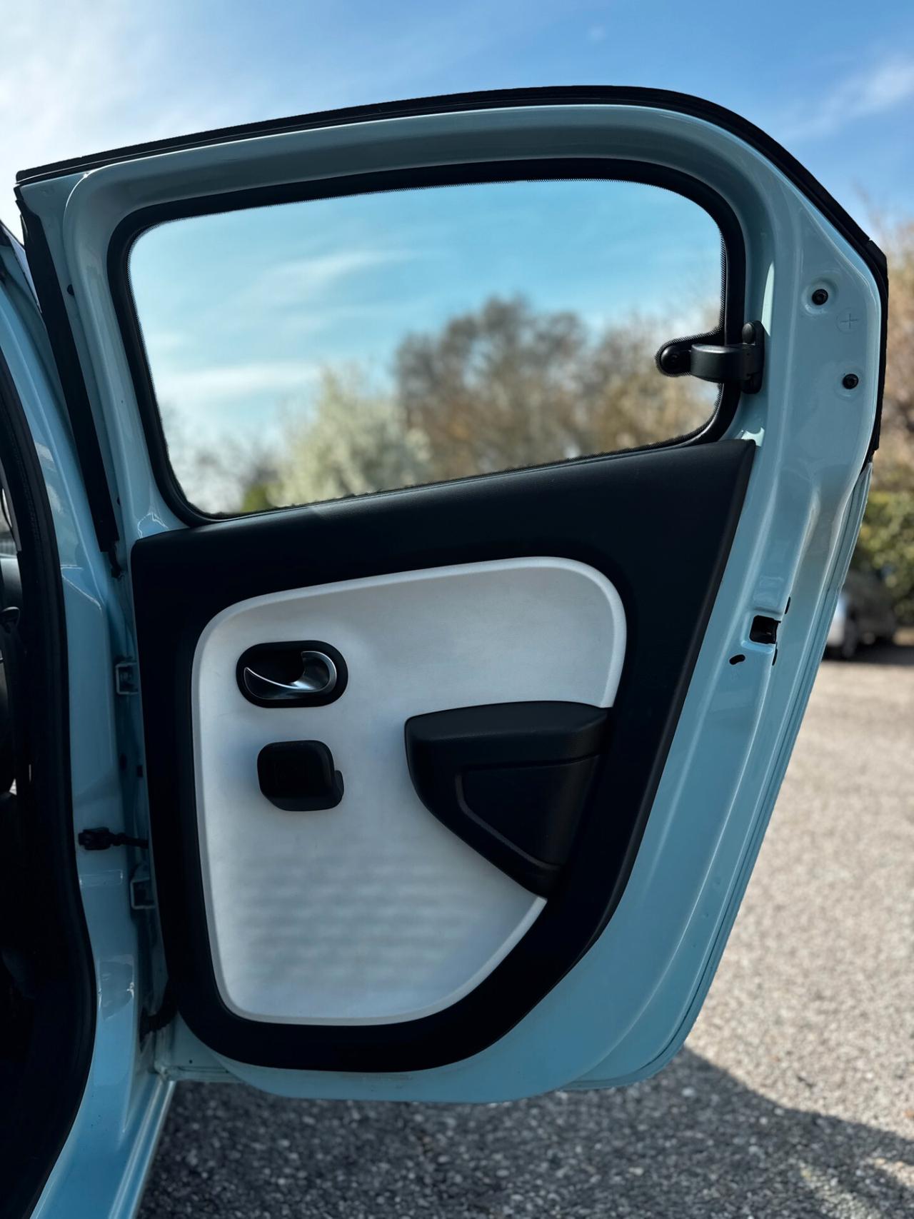 Renault Twingo 1.0 52kW Benz 5p *59.000 km*