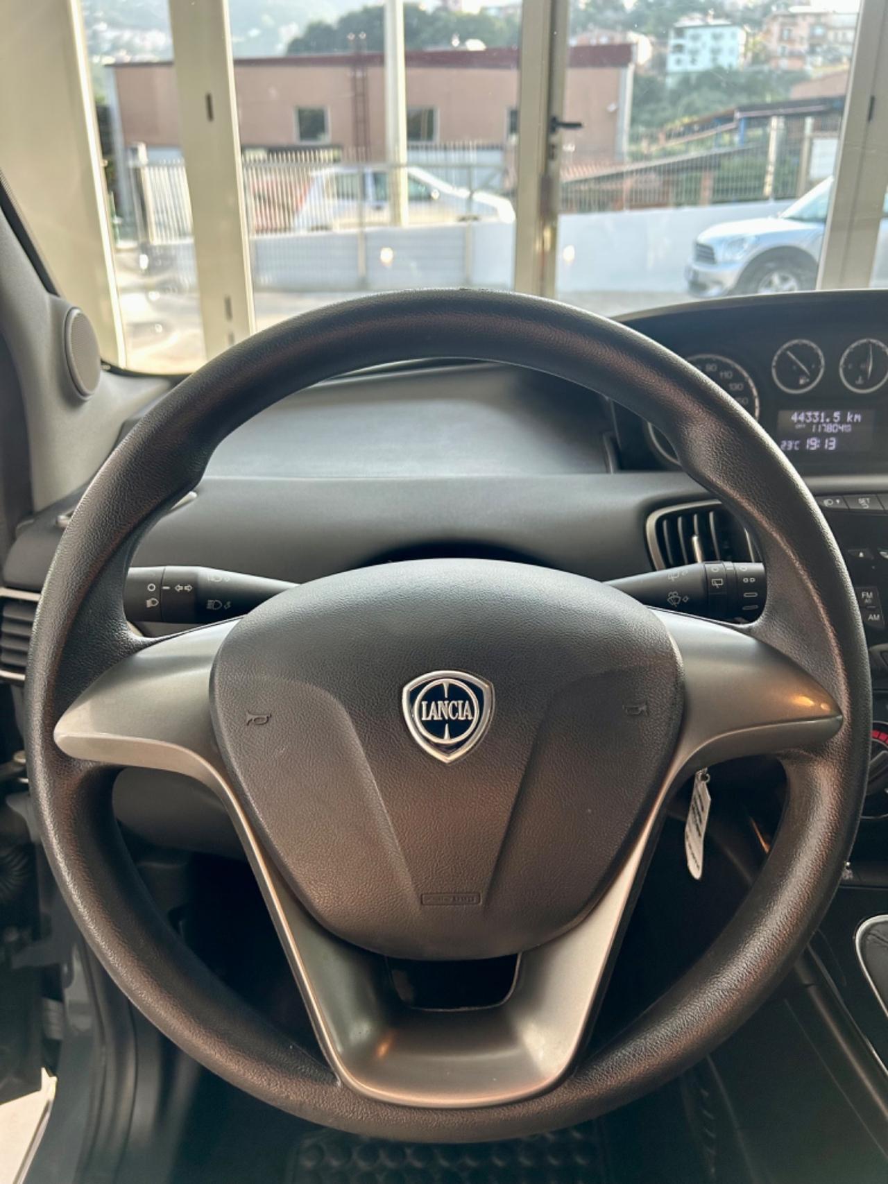 Lancia Ypsilon 1.2 69 CV 5 porte Gold FINANZIABILE