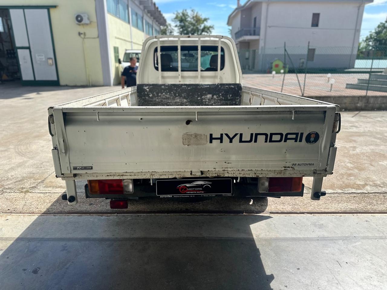 Hyundai H-1 2.5 TDI Autocarro CASSONATO FISSO 3 POSTI