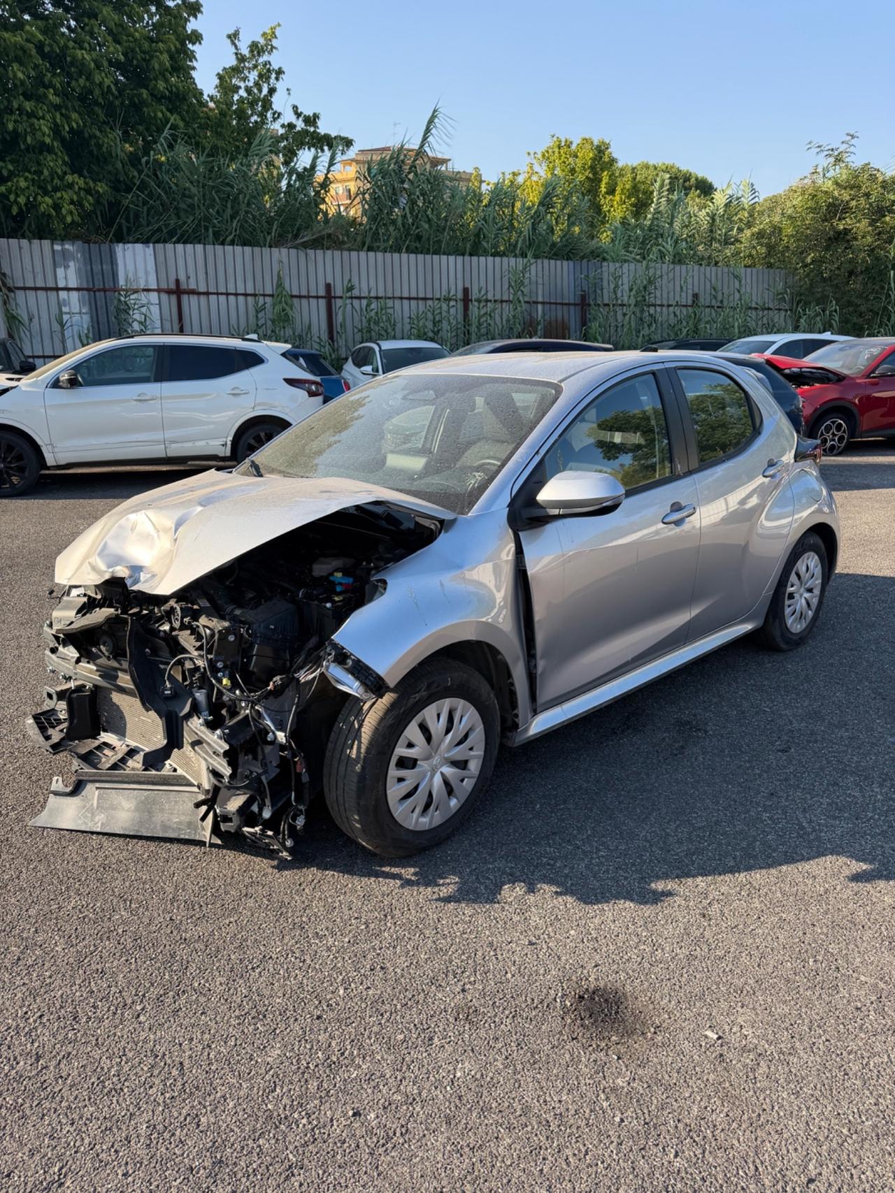 Toyota Yaris 1.5 Hybrid SINISTRATA