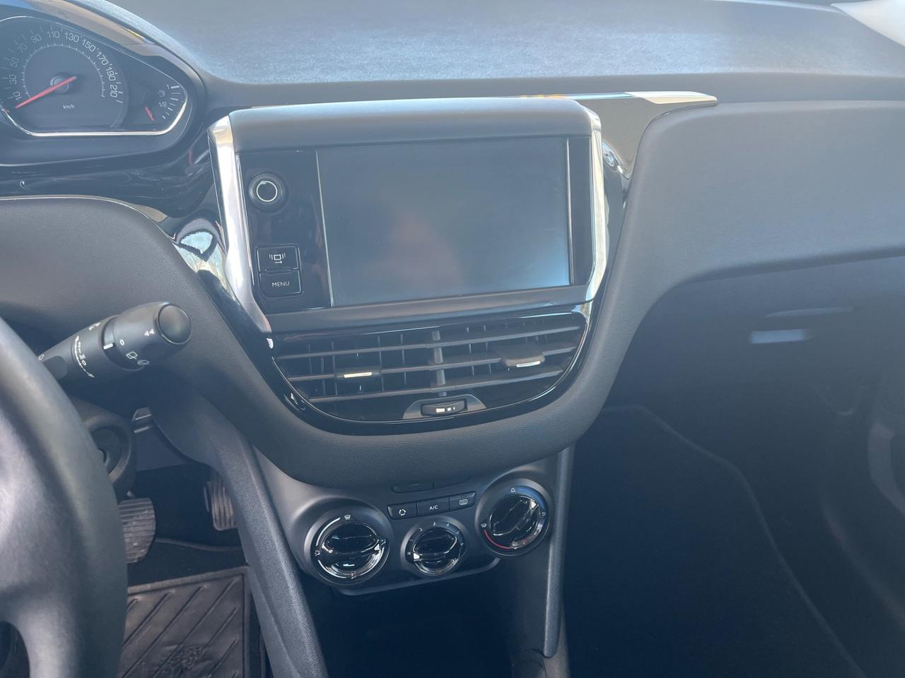 Peugeot 208 1.2 VTi 82 CV 5 porte Active km 67.000 garanzia 12 mesi