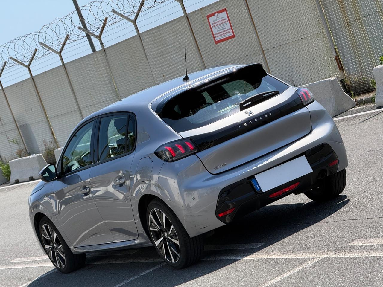 Peugeot 208 -100 CV-AUTOMATICA-FULL OPTIOAL