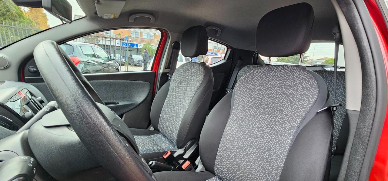 Lancia Ypsilon 1.0 benzina Hybrid