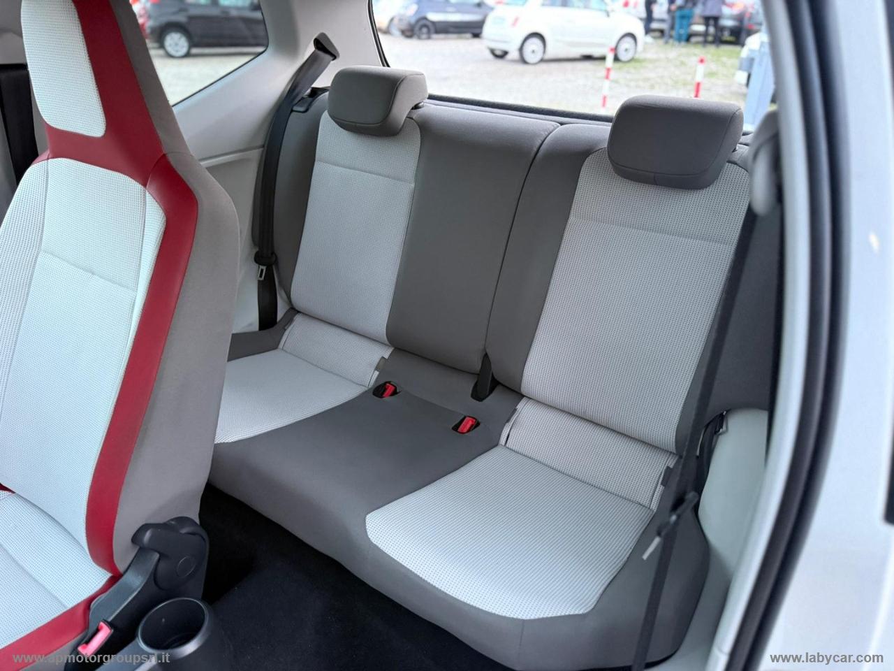 VOLKSWAGEN 1.0 75 CV 5p. high up!