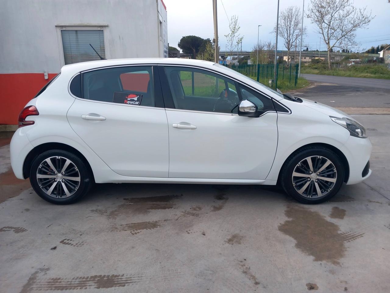 Peugeot 208 PureTech 82 5p. GPL Allure FULL OPTIONAL TENUTA PARI AL NUOVO NAVI SENSORI XENO LED