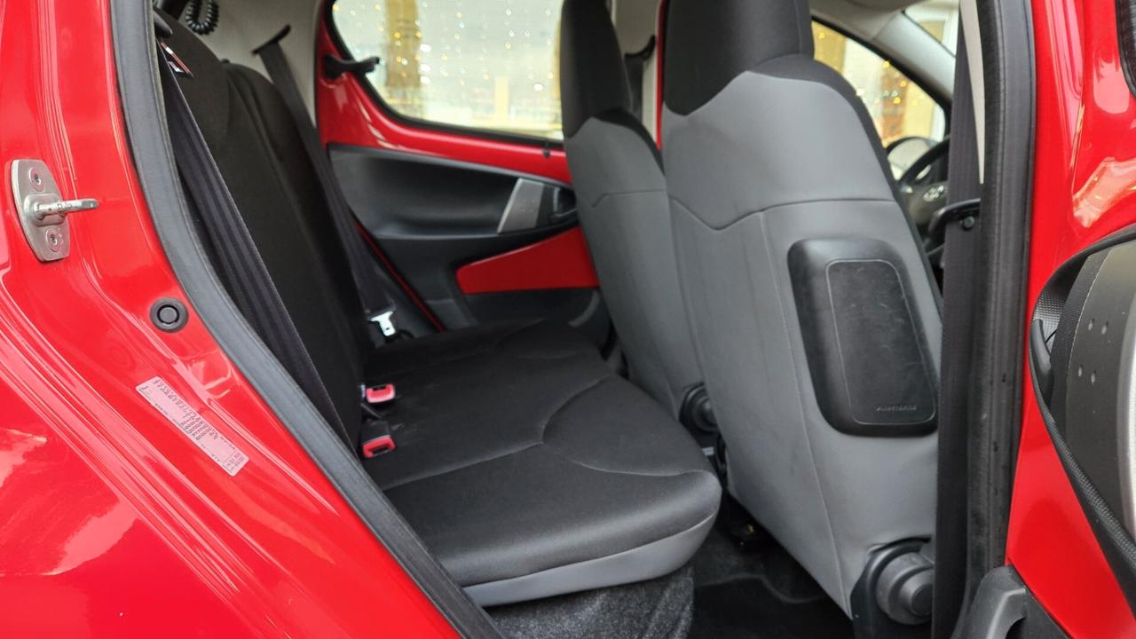 Toyota Aygo 1.0 VVT-i 69 CV 5 porte x-cite