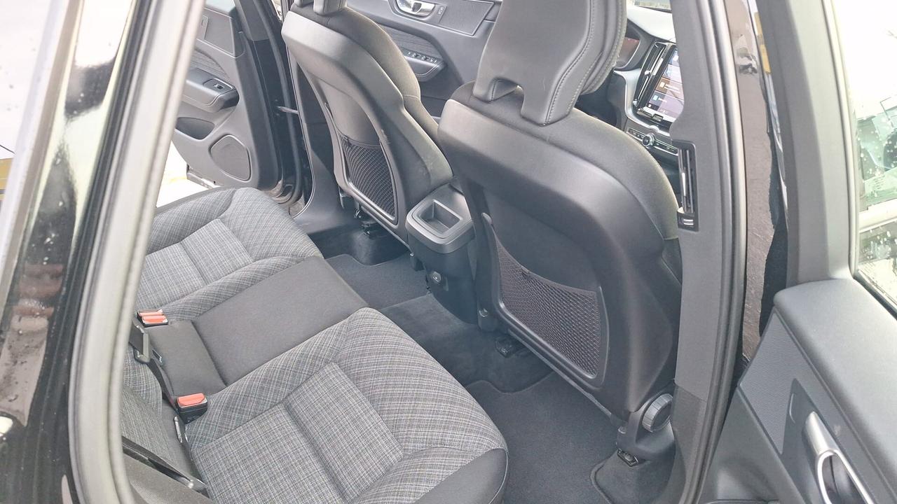 Volvo XC 60 XC60 B4 (d) AWD automatico Essential