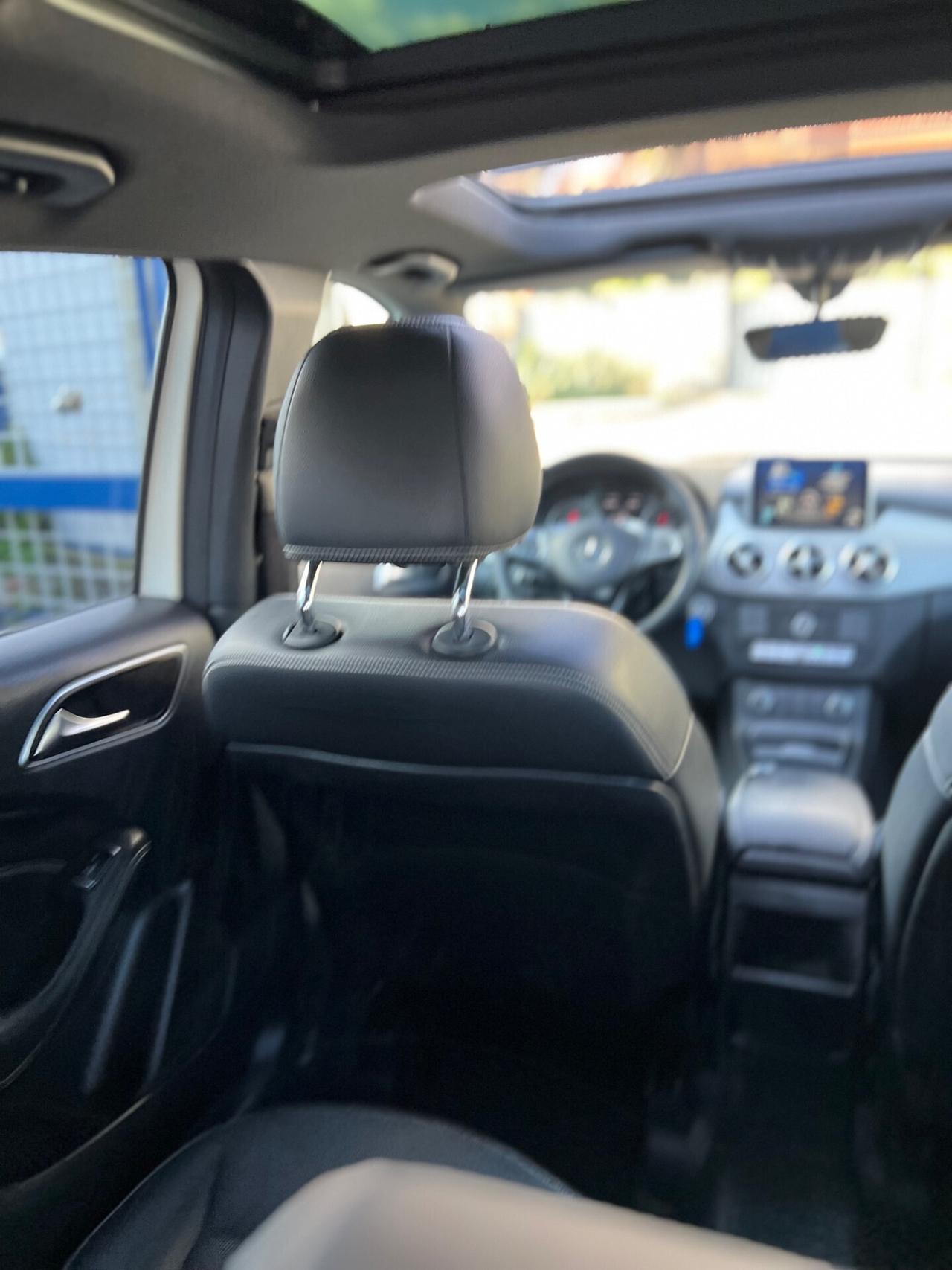 Mercedes-benz B 180 B 180 d Automatic Premium