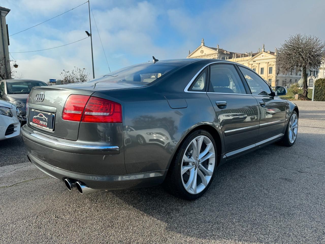 Audi A8 S8 5.2 V10 quattro tiptronic