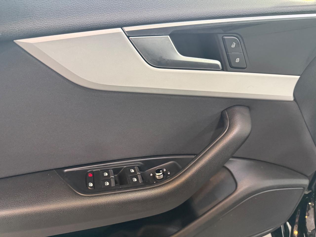 Audi A4 Avant 30 TDI S tronic Sport