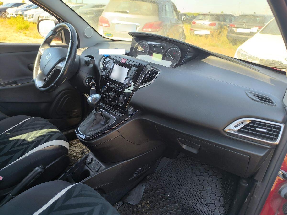 Lancia Ypsilon 0.9 TwinAir 85 CV 5 porte S&S DFN Gold AUTOMATICA