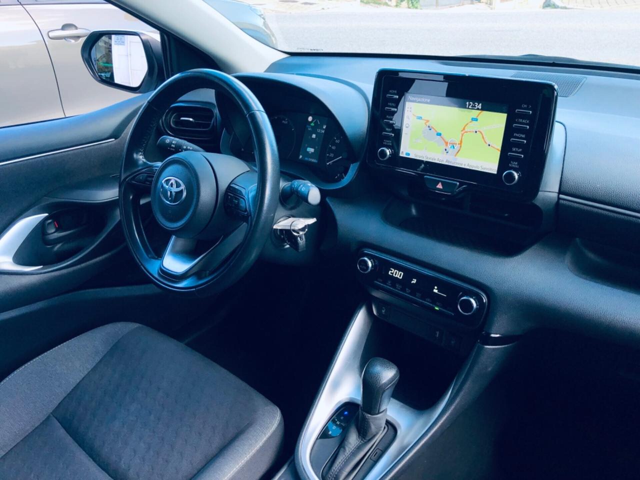 Toyota Yaris 1.5 Hybrid Business TELECAMERA