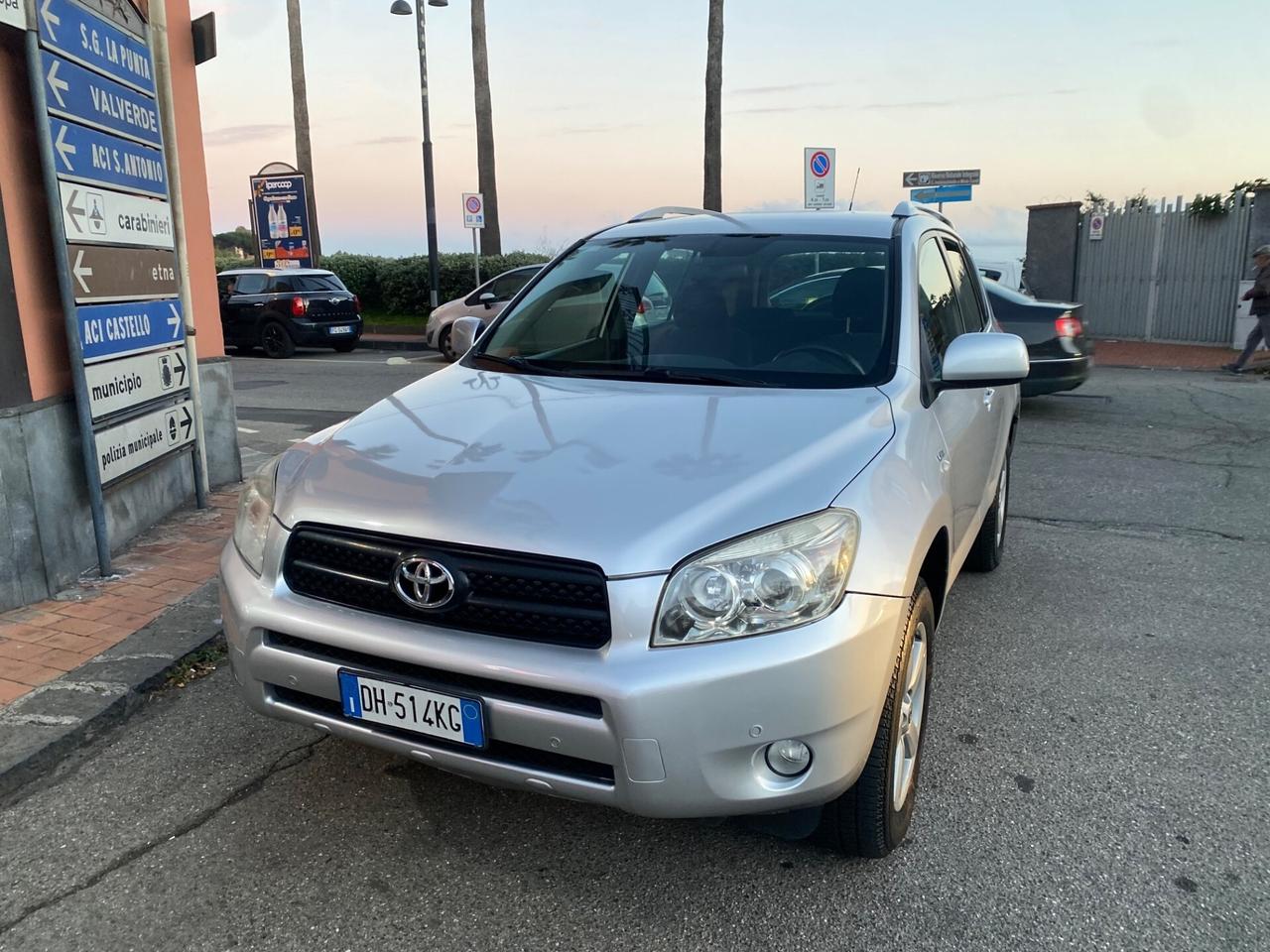 Toyota RAV4 2.2 D-4D 136 CV Sol GANCIO TRAINO