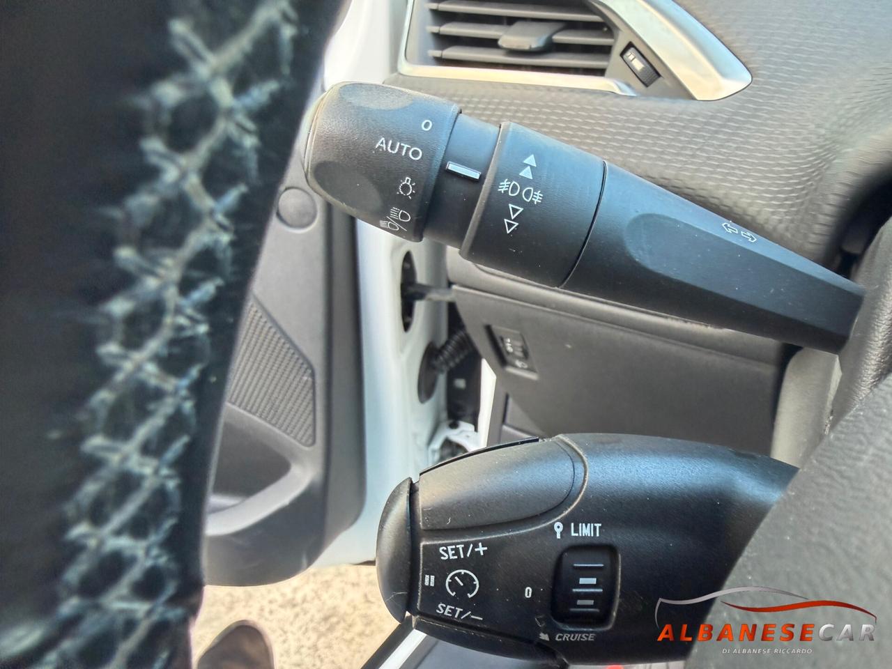 Peugeot 2008 1.6 e-HDi 115 CV Allure/TETTO PANORAMICO